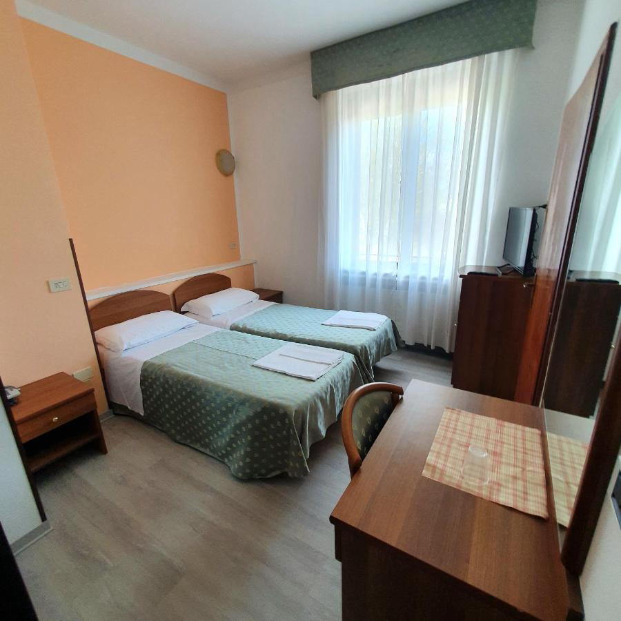 Hotel Perla Massa Lombarda Buitenkant foto