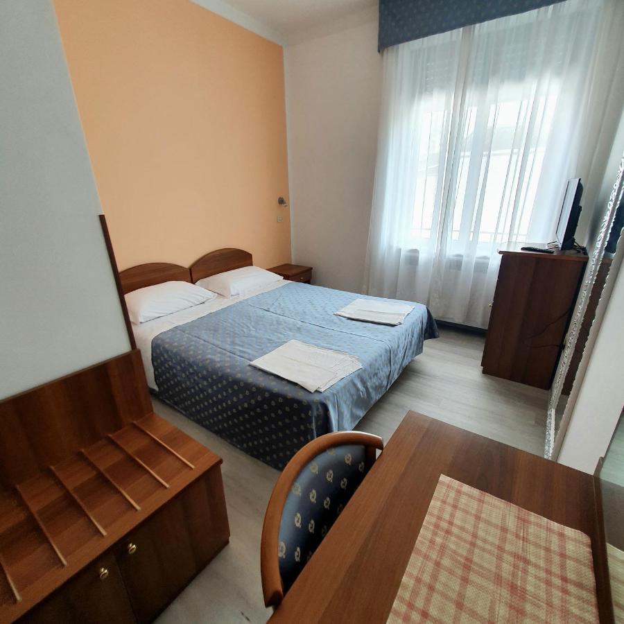 Hotel Perla Massa Lombarda Buitenkant foto