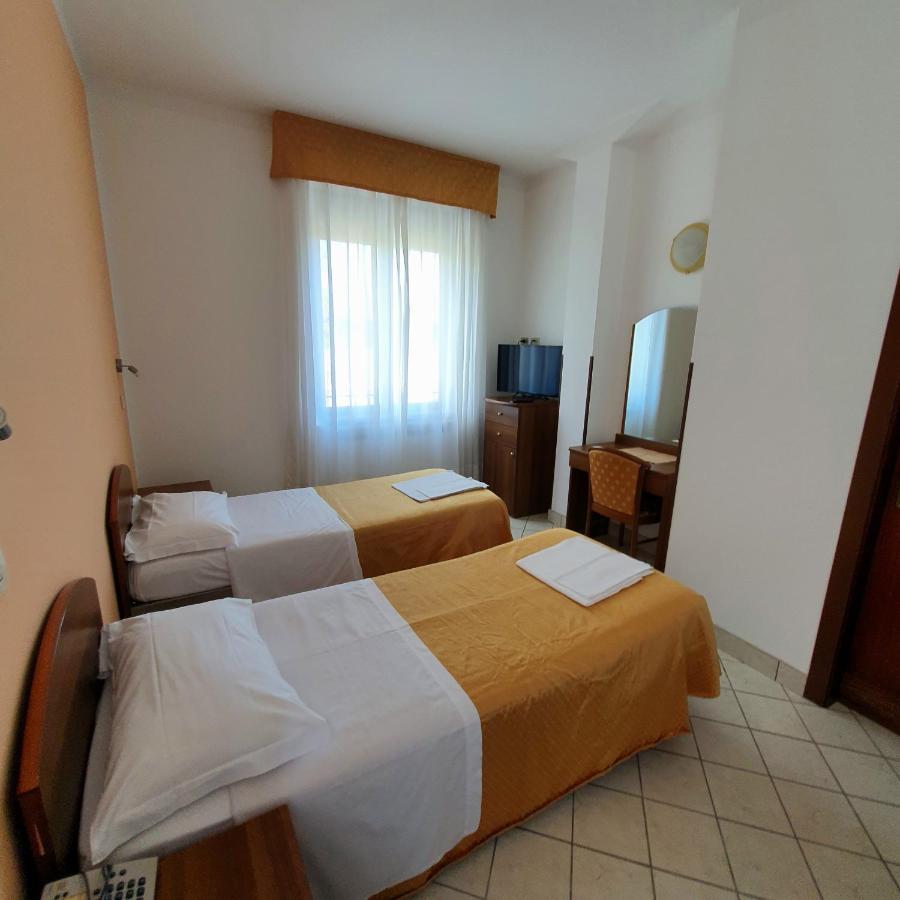 Hotel Perla Massa Lombarda Buitenkant foto