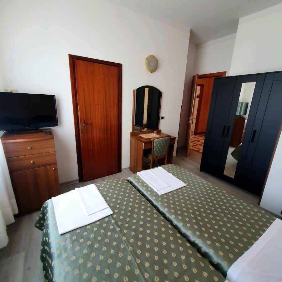 Hotel Perla Massa Lombarda Buitenkant foto