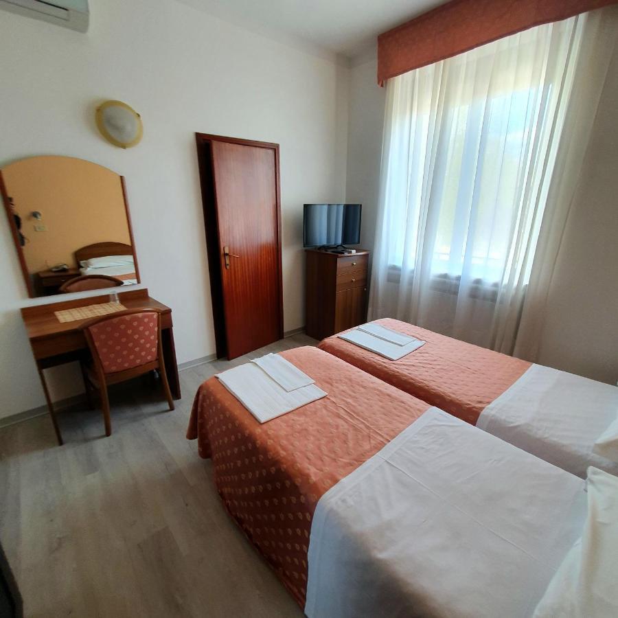 Hotel Perla Massa Lombarda Buitenkant foto