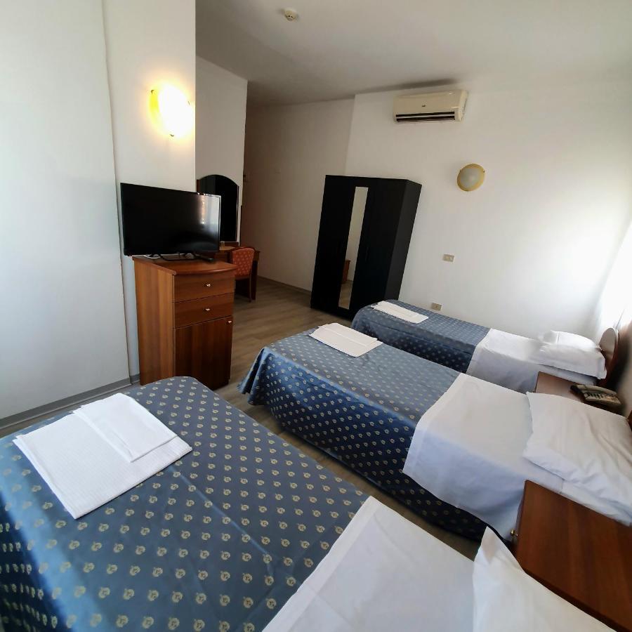 Hotel Perla Massa Lombarda Buitenkant foto