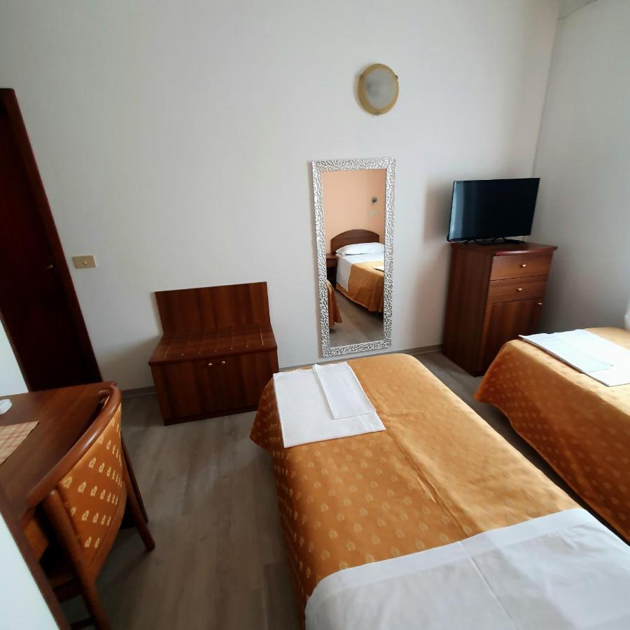 Hotel Perla Massa Lombarda Buitenkant foto
