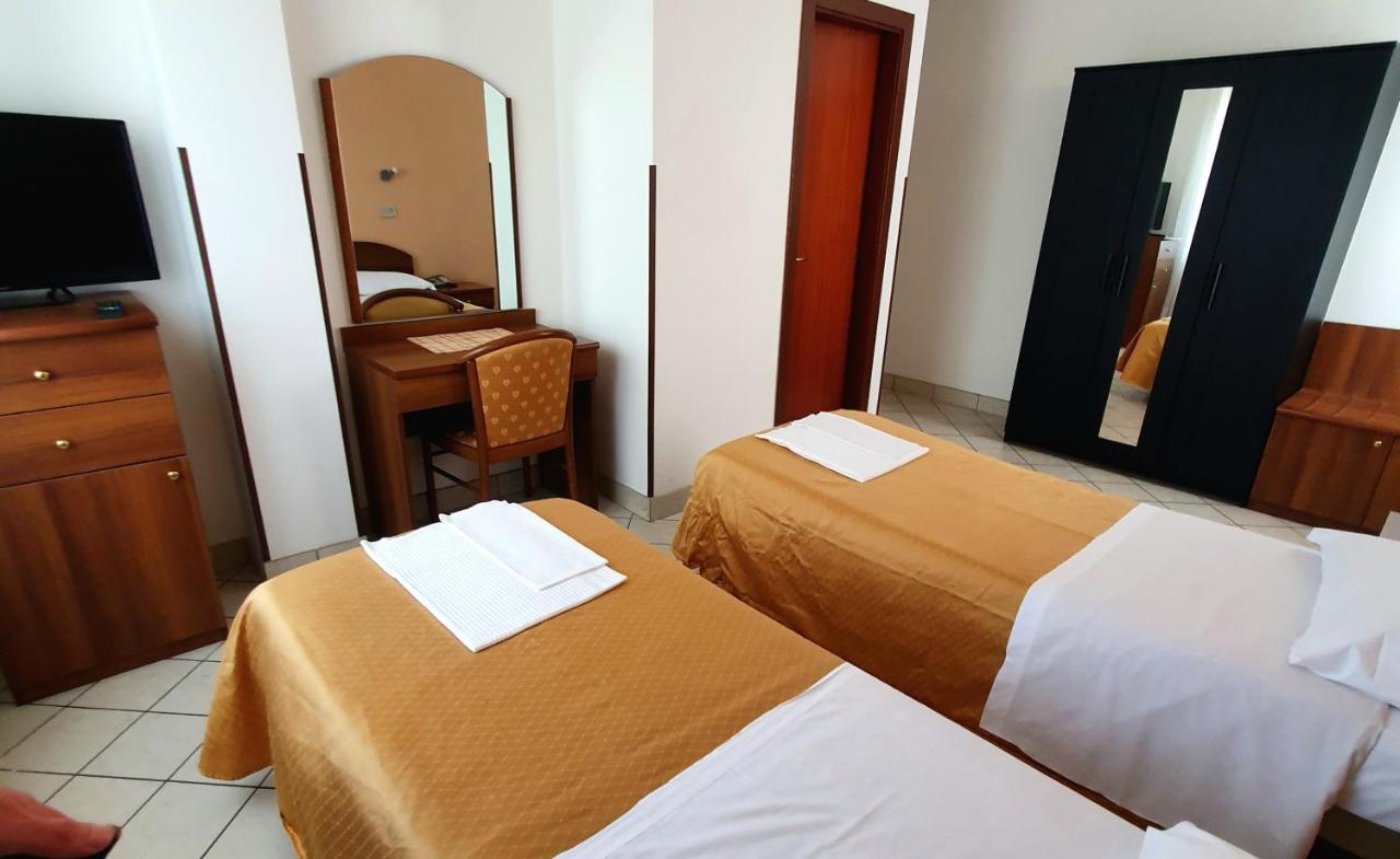 Hotel Perla Massa Lombarda Buitenkant foto