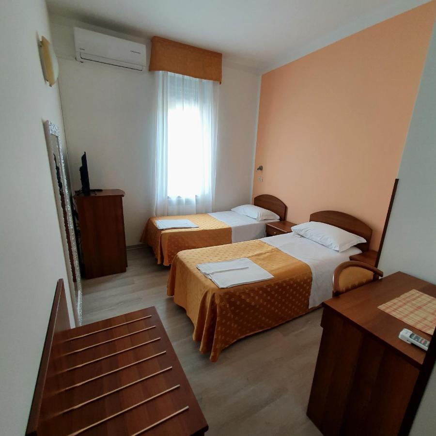 Hotel Perla Massa Lombarda Buitenkant foto