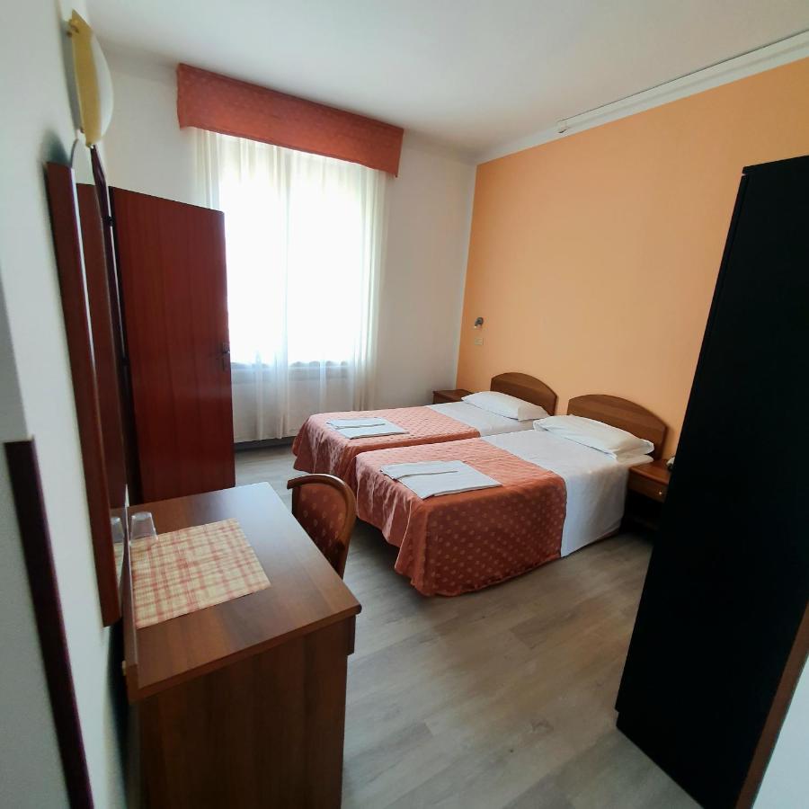 Hotel Perla Massa Lombarda Buitenkant foto
