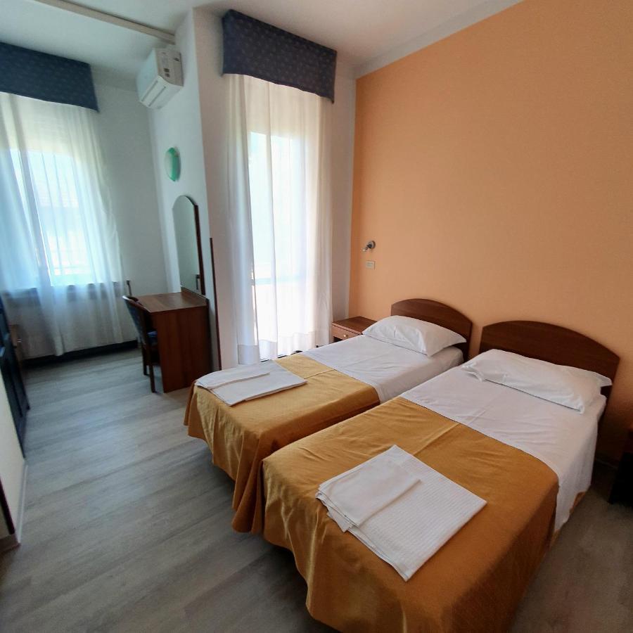 Hotel Perla Massa Lombarda Buitenkant foto