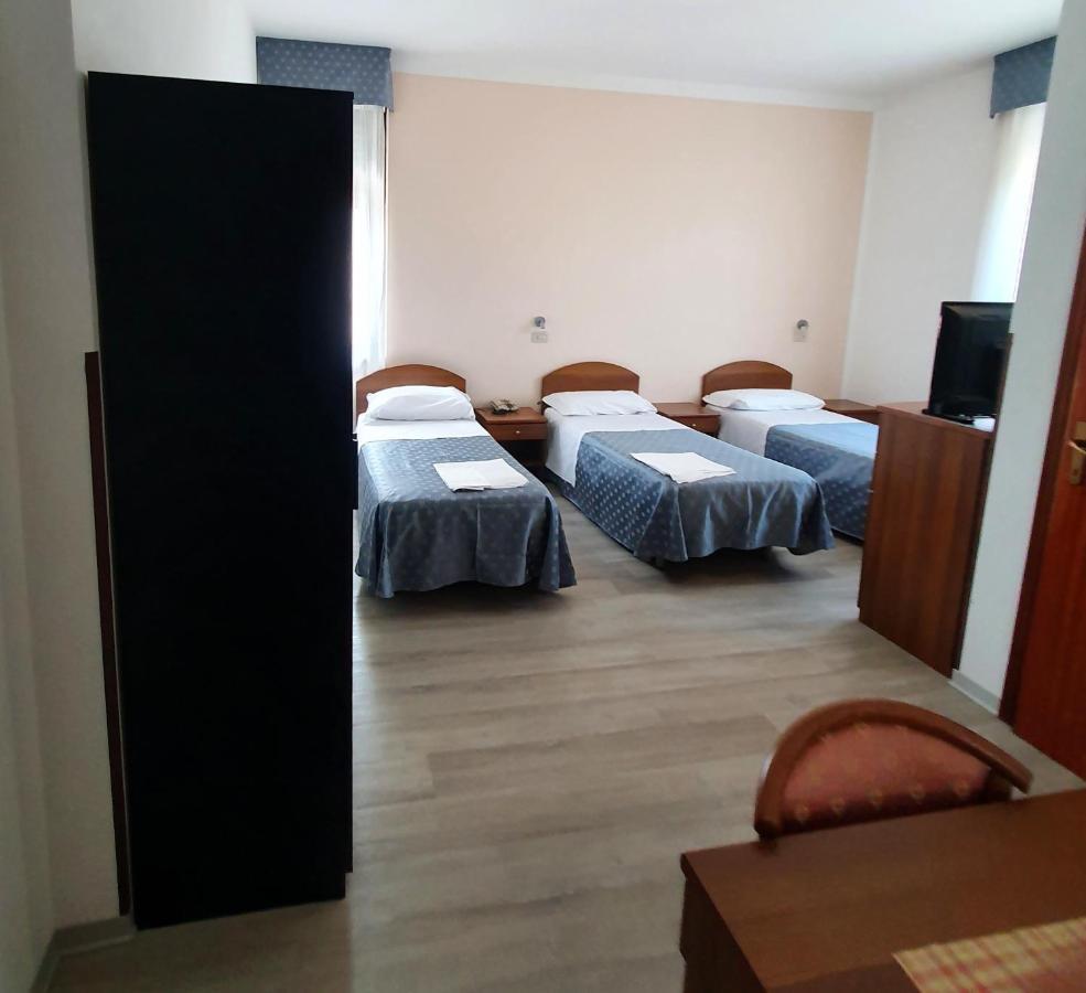 Hotel Perla Massa Lombarda Buitenkant foto