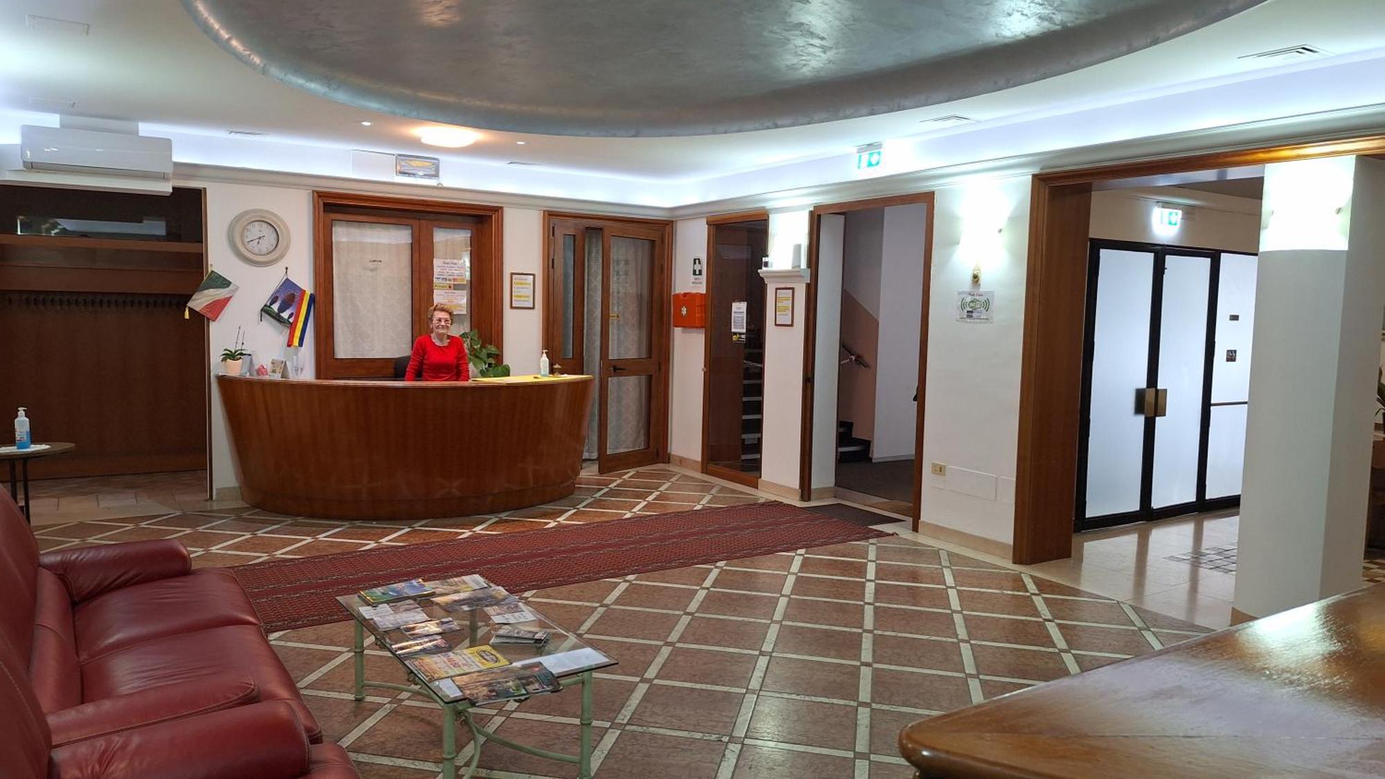 Hotel Perla Massa Lombarda Buitenkant foto